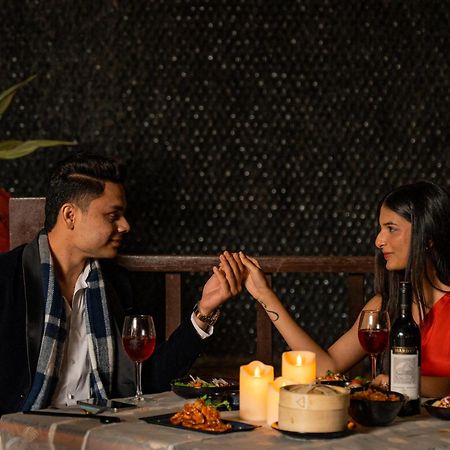 فندق حياة بيون بونة المظهر الخارجي الصورة A couple dining together
